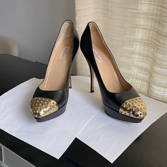 Valentino Garavani black leather heels pumps metal spike toe cap